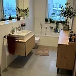 Stylisches Penthouse Mit Xxl Dachterrasse 70qm Whirlpool Ab Mai Klimaanlage Und Gasgrill Zentrumnah